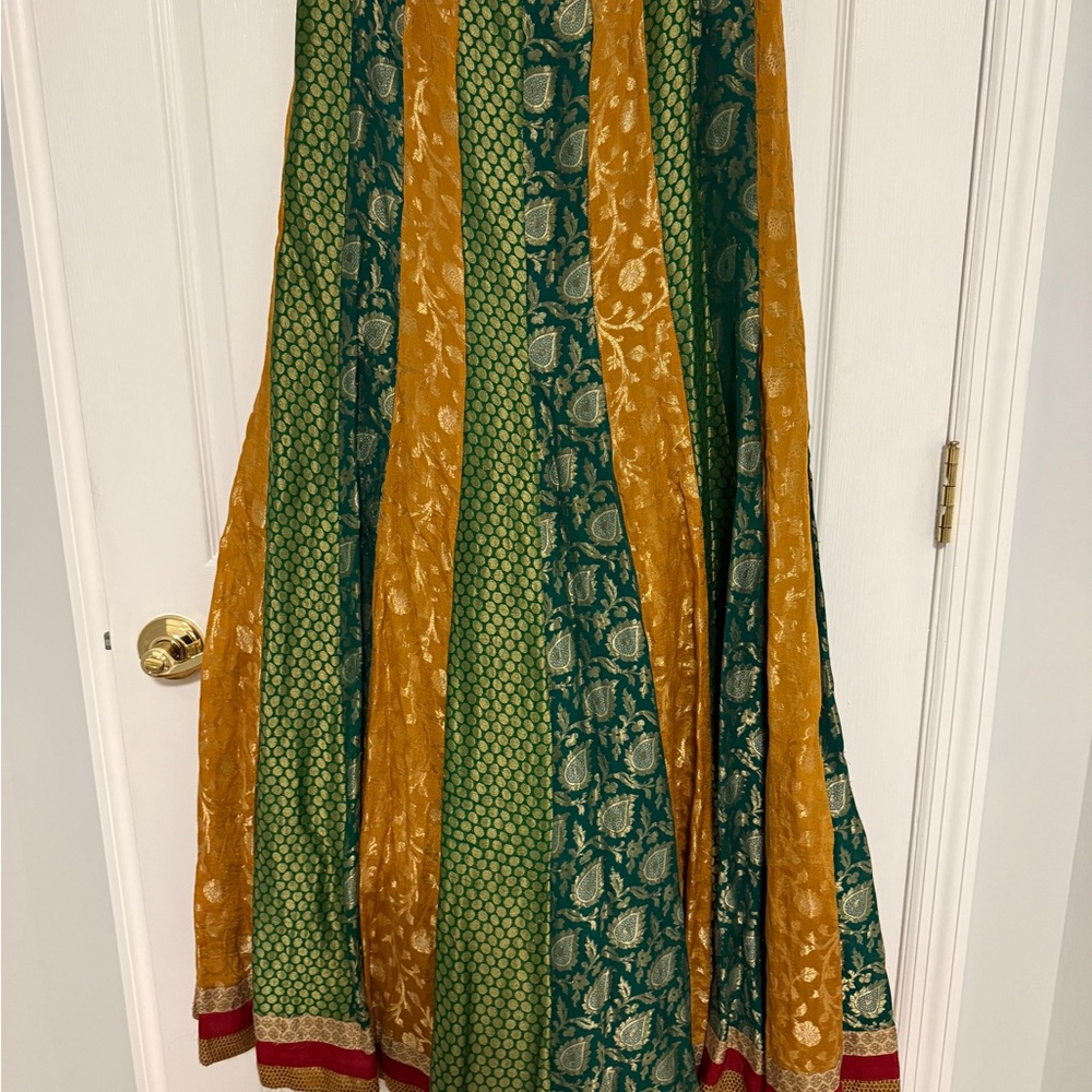 Elegant Green and Gold Women's Skirt